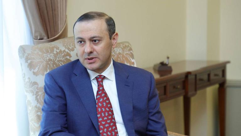 Թեհրանում ԱԽ քարտուղարն ու Իրանի նախագահը խոսել են սահմանների անձեռնմխելիության սկզբունքի մասին