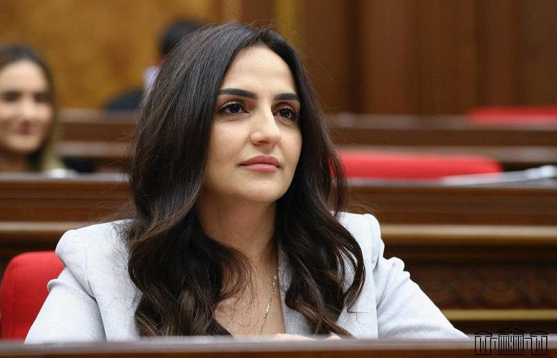 Բոլոր բնակավայրերի մուտքերի մոտ կտեղադրվի ՀՀ դրոշը. Ղազարյան