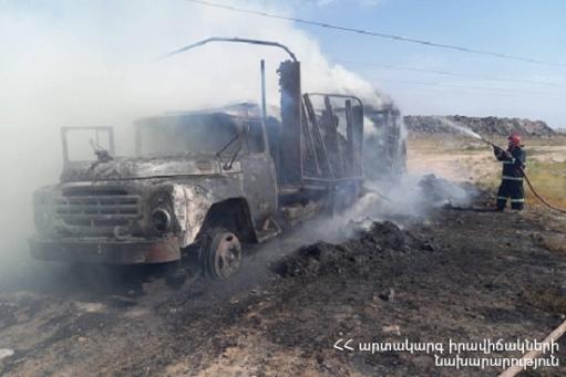 Վանանդ գյուղում բեռնատարը՝ բեռնված 500 հակ անասնակերով, ամբողջությամբ այրվել է