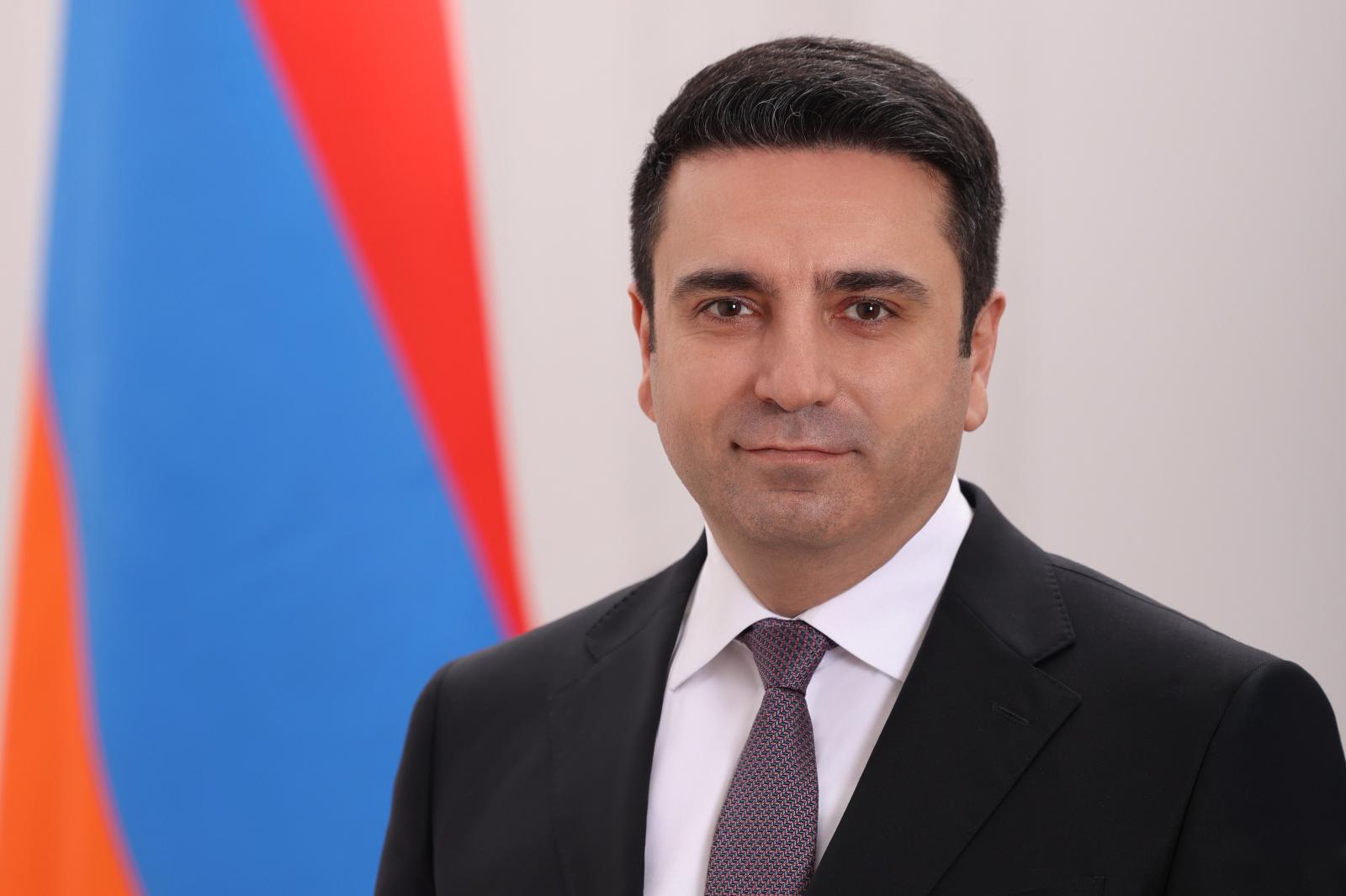 Կեցցե՜ ազատ, անկախ և ինքնիշխան Հայաստանի Հանրապետությունը. Ալեն Սիմոնյան