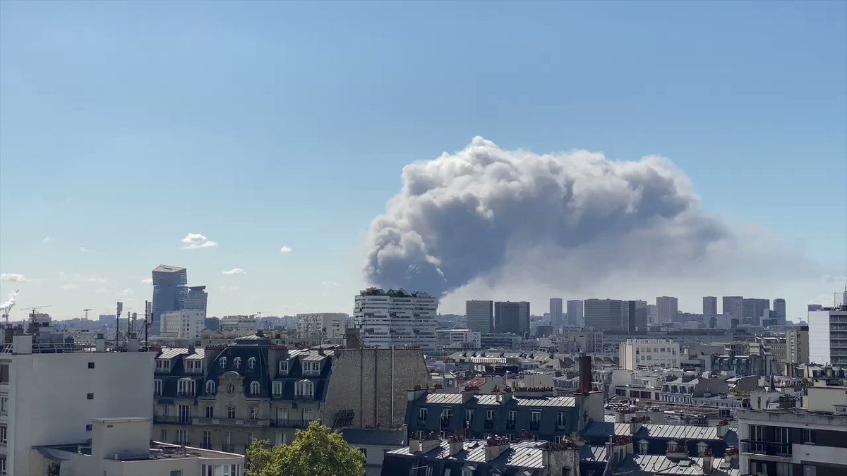 Փարիզում վառվում է աշխարհի ամենամեծ պարենային շուկաներից մեկը. (Տեսանյութ)