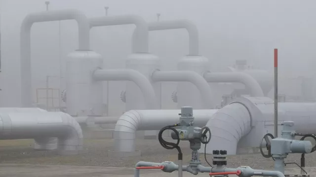 Россия продолжает поставлять газ в Европу через Украину, заявил Путин