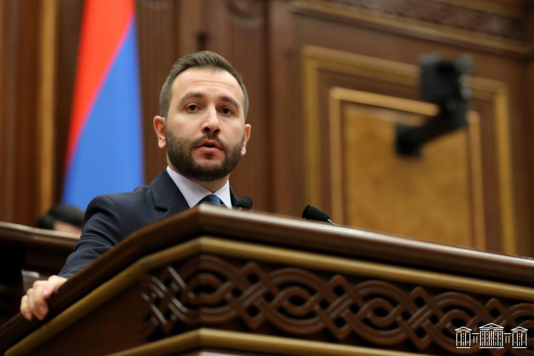 Իմ կինը, «Հայփոստ»-ի պատմության մեջ, ամենացածր աշխատավարձ ստացողն է. Կոնջորյան