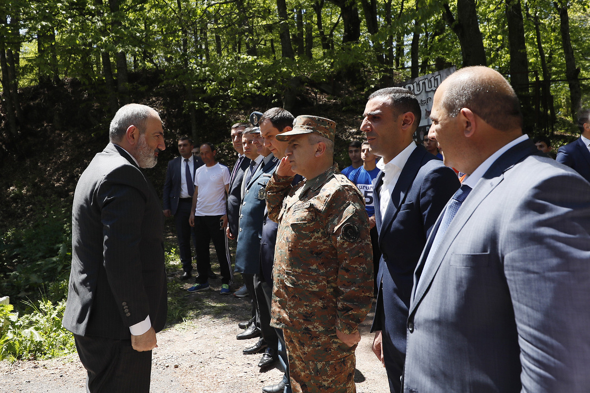 Одна из целей “Кубка премьер-министра” по командному шоссейному бегу среди школьников - стимулировать волю к честной борьбе и командный дух: Никол Пашинян