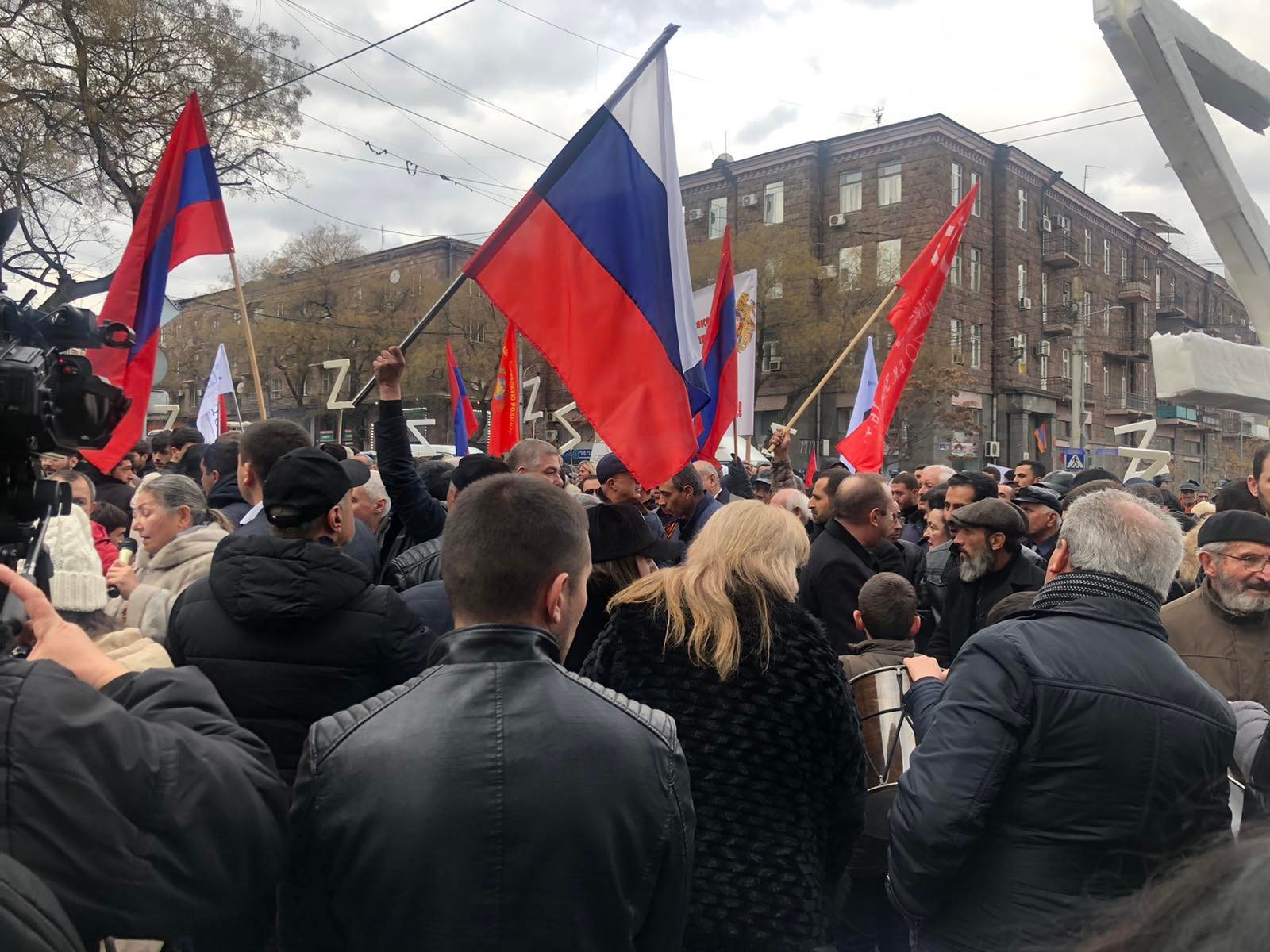 Перед посольством РФ в РА проходит акция в поддержку России, организованная движением «Сильная Армения вместе с Россией: во имя нового союза» 