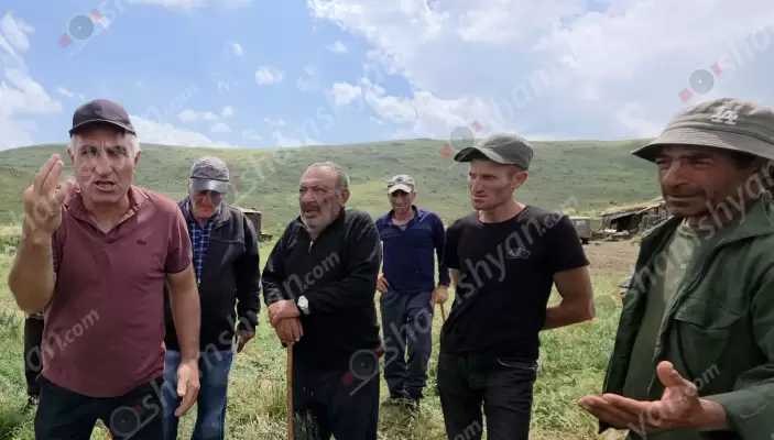 Շիրակի մարզում անասնապահներն ասում են՝ թուրքն իր անասուններն առանց խոչընդոտի մեր հողերում արածացնում է, իսկ մեզ ասում են՝ վարձավճարը սարքելու են 3 մլն