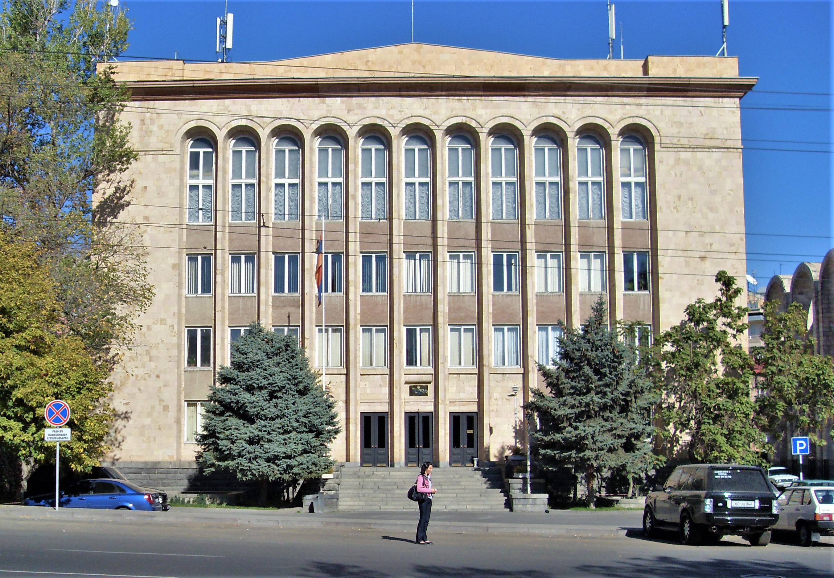 Երկիրն ի՞նչ է անելու, եթե դուք ձեր գործը չեք անում. ՍԴ դատավորը՝ ԱԺ ներկայացուցչին 