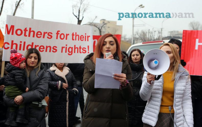 Կանգնեցրեք այս տեռորը. Հայաստանում ապրող մայրերն Արցախի ապաշրջափակման հորդորով նամակ փոխանցեցին ԵՄ դեսպանին