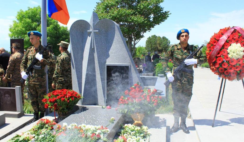 «Եռաբլուր»-ում տեղի է ունեցել Հայաստանի ազգային հերոս Վահագն Ասատրյանին նվիրված ոգեկոչման արարողություն
