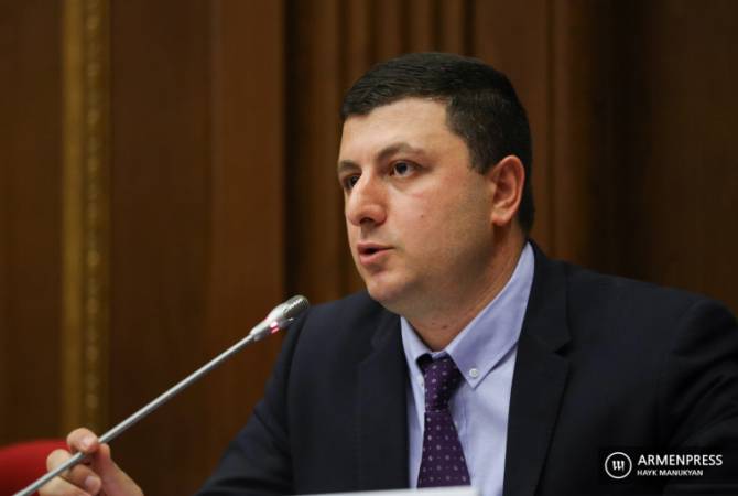 Այս պահին Ադրբեջանը Արցախում տարբեր ռազմական օբյեկտների ուղղությամբ կրակ է բացել. Տիգրան Աբրահամյան