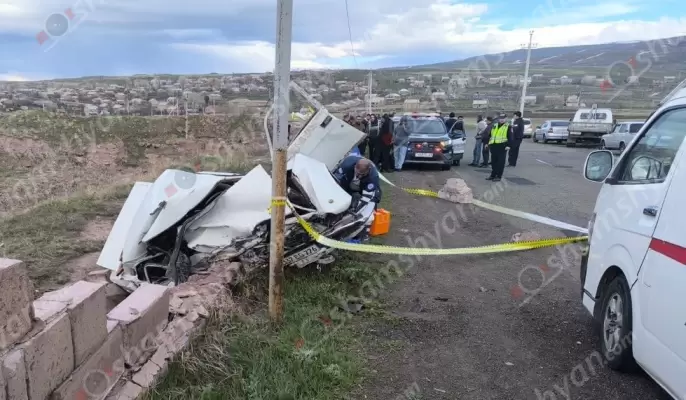 «ԳԱԶ 2410»-ը Արթիկ-Ալագյազ ավտոճանապարհին բախվել է քարե պարսպին, փլուզել մի հատված, կողաշրջվել. 21-ամյա վարորդը մահացել է