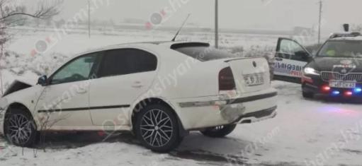 Ավտովթար՝ Արարատի մարզում․ ճանապարհի մերկասառույցի պատճառով բախվել են Mercedes-ը, Skoda-ն ու Opel-ը