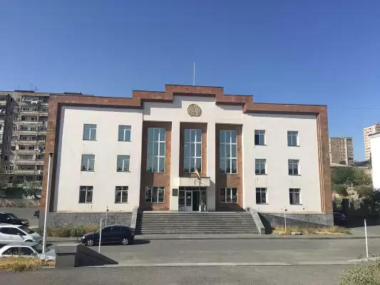 Արտառոց դեպք Երևանում․ 39-ամյա կալանավորը դատարանի դահլիճում վնասել է իր ձեռքերի դաստակները և պարանոցը