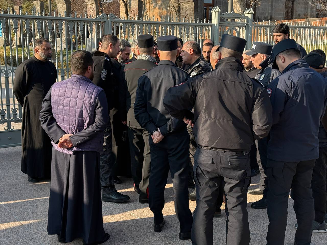 Ինչ է կատարվում Մայր Աթոռում. ուղիղ