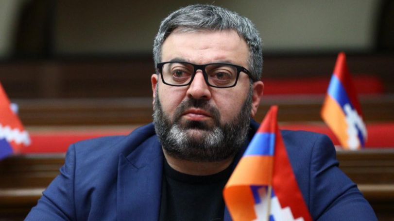 Ծնողներից մեկն ինձ ասաց՝ տաքսու վարորդն է կառավարության, ՊՆ ծաղկեպսակները բերել Եռաբլուր. Դանիելյան