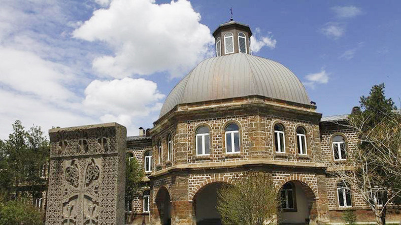 Մայր Աթոռ Ս. Էջմիածնի Գևորգյան հոգևոր ճեմարանը հայտարարում է 2022 -2023 ուստարվա ընդունելություն. Ինչպես դիմել