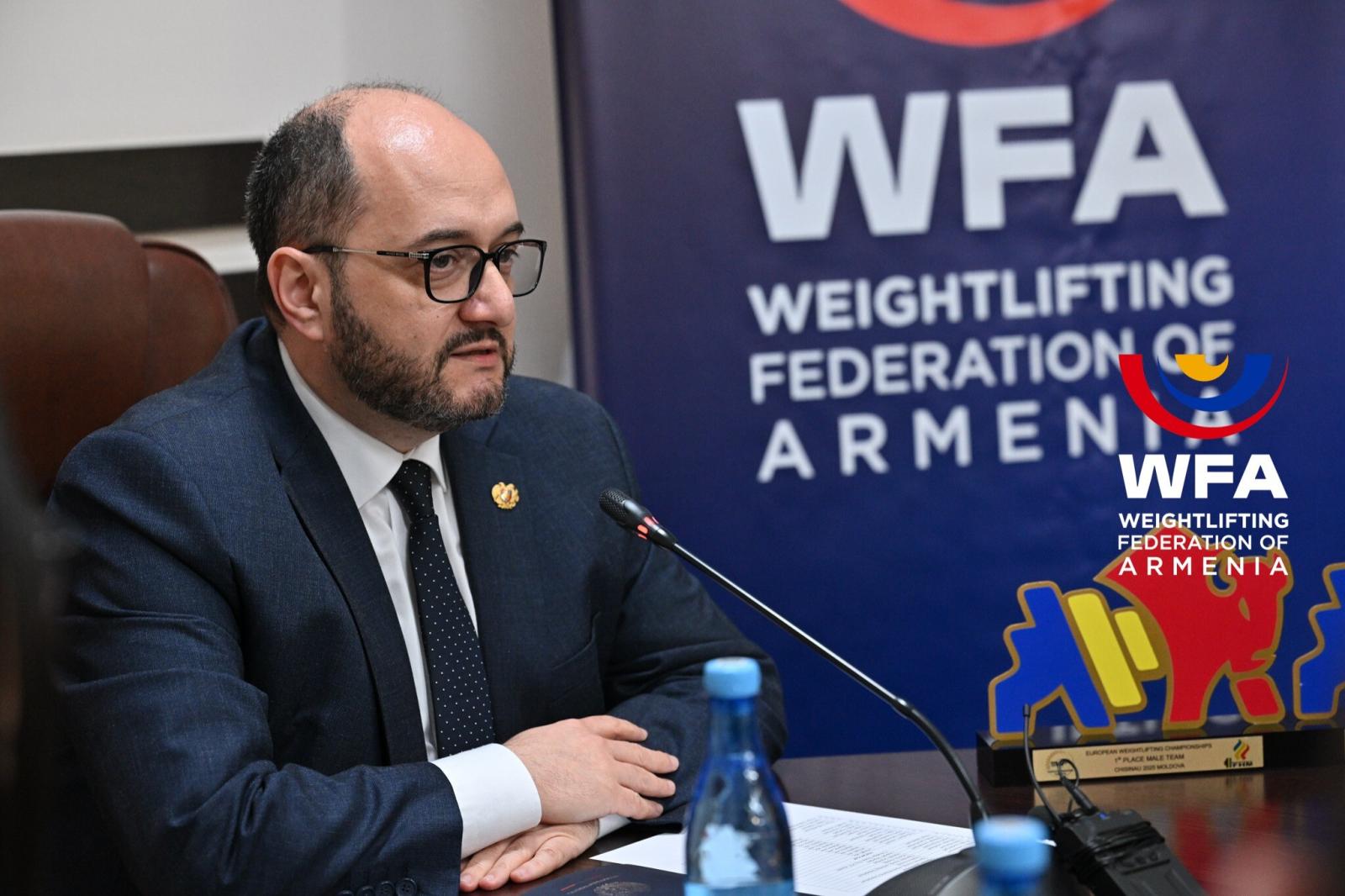 Պետք է պատրաստենք փոխարինողների հիմնական թիմի համար. Արայիկ Հարությունյանը դիմավորել է պատանի ու երիտասարդ ծանրորդներին