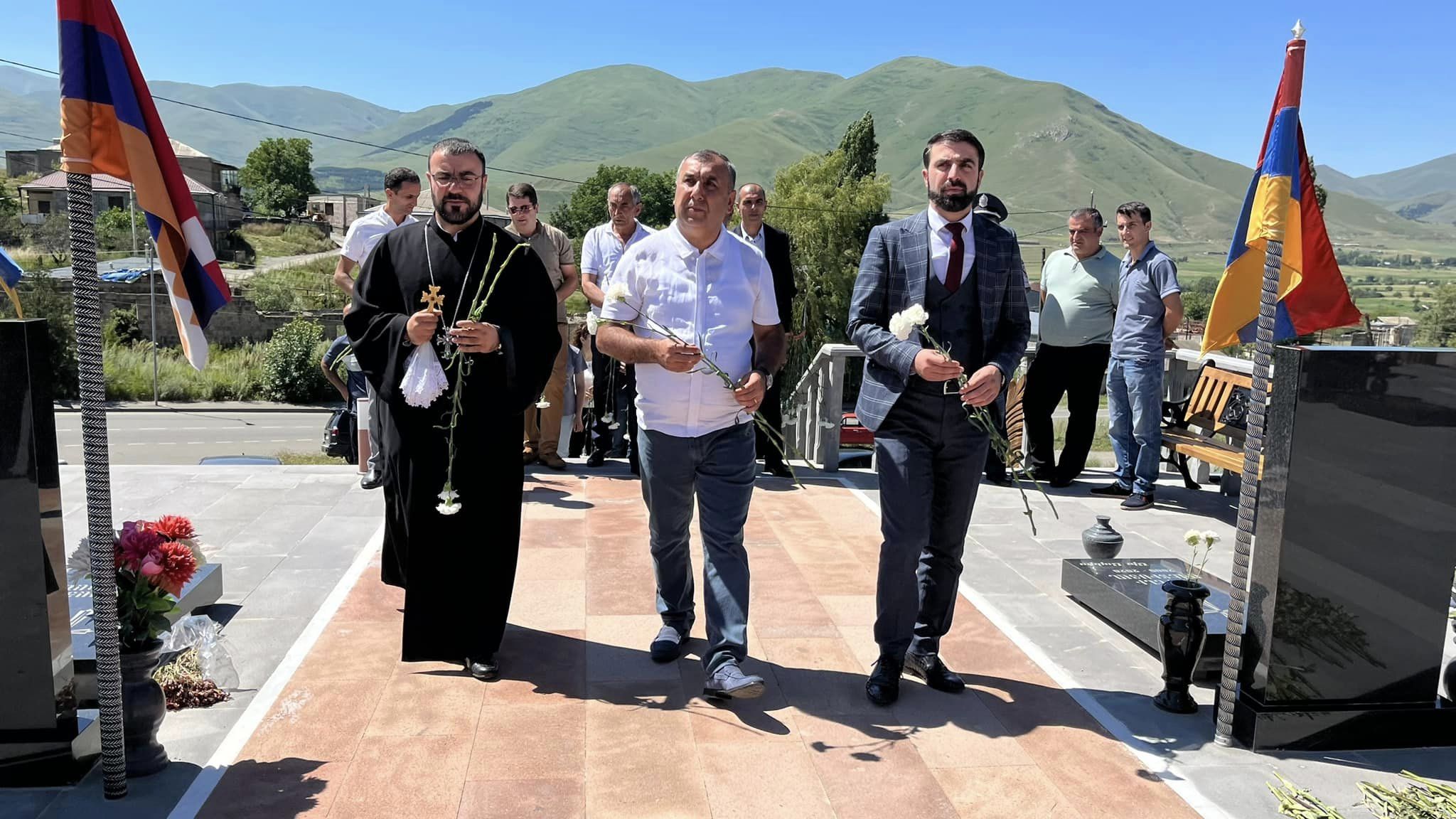 «Սպիտակի օրը» մեկնարկել է հարգանքի տուրքով, ապա շարունակվել տոնական միջոցառումներով