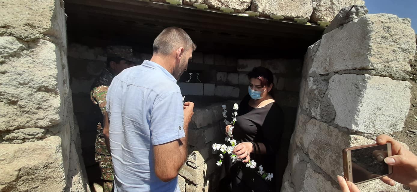 «Զգացողությունս այնպիսին էր՝ կարծես գնում եմ որդուս մոտ». Հերոս Արմենակ Ուրֆանյանի մայրը այցելել է որդու դիրք