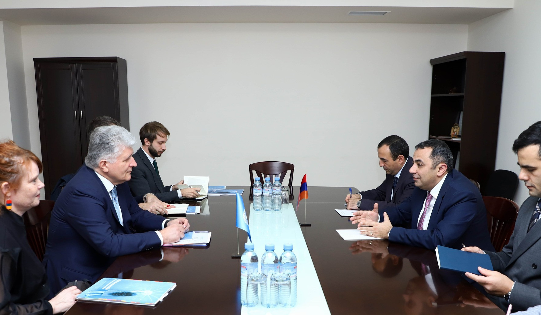 Замглавы МИД РА обсудил с помощником генсека ООН вопрос обеспечения прав беженцев из Нагорного Карабаха