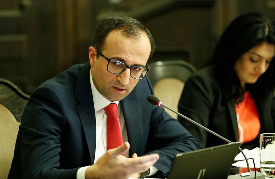 Մի քանի շաբաթով հետաձգել հարսանեկան եւ նշանադրության արարողությունները․ նախարար