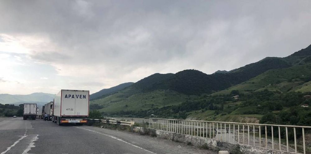 Լարսում շարունակվում են կուտակումները. Վրաստանում ՀՀ դեսպանատունը պարզաբանում է