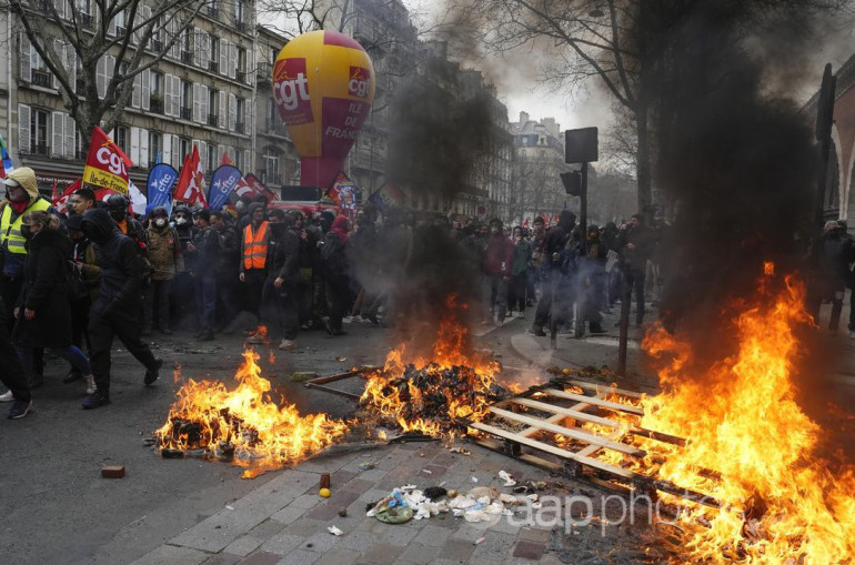 Փարիզում ոստիկանությունը արցունքաբեր գազ է կիրառել ցույցի ժամանակ․ ձերբակալվել է 217 անձ