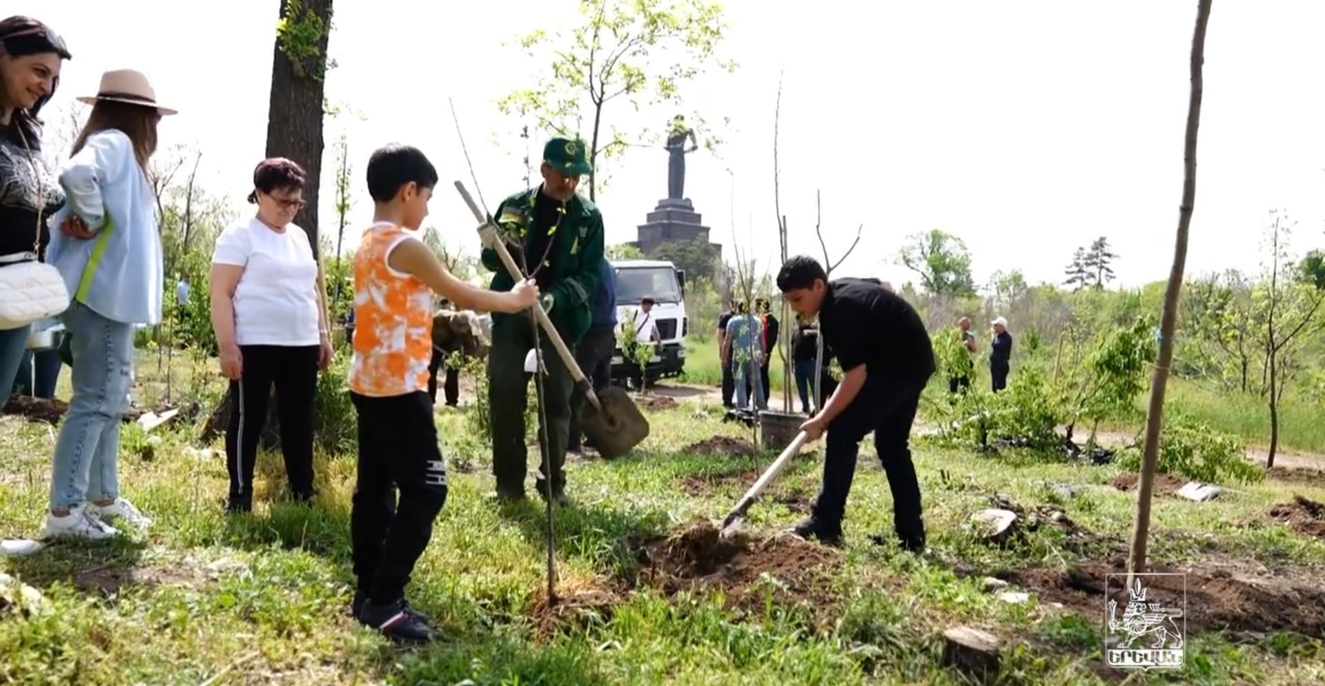 400 նոր ծառ է տնկվել «Հաղթանակ» զբոսայգու անտառի 1 հա տարածքում (տեսանյութ)