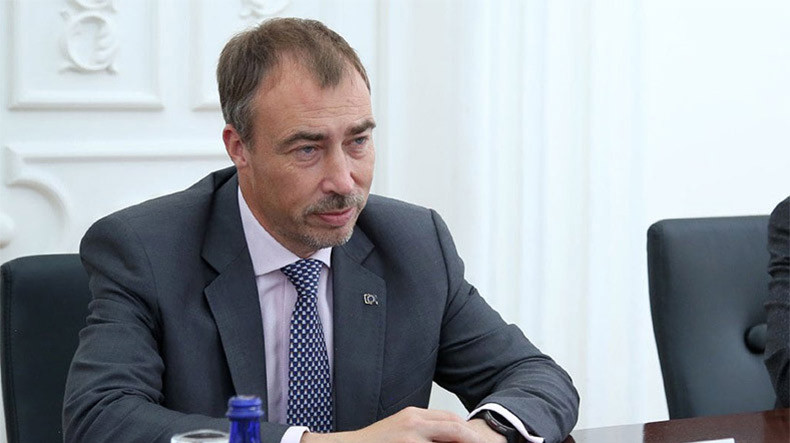 Կլաարը Երևանից մեկնում է Թբիլիսի