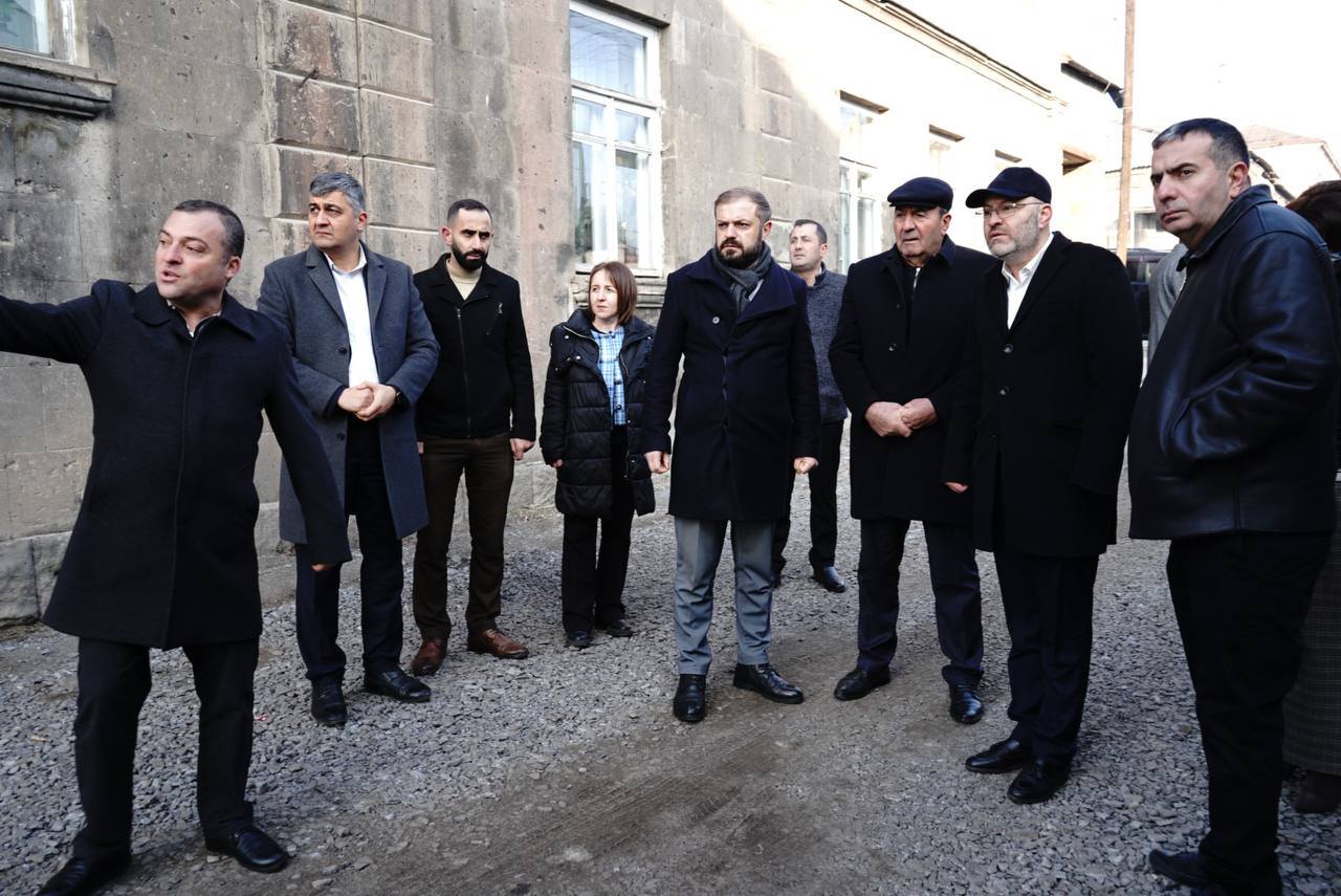 Պապոյանը հետևել է Գյումրու Կումայրի պատմական փողոցների վերակառուցման աշխատանքներին և արձանագրել մի շարք խնդիրներ
