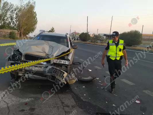 Պռոշյանում 40-ամյա վարորդը «Volvo»-ով բախվել է ճանապարհի թույլատրելի հատվածում կայանված թիվ 520 երթուղին սպասարկող Գազելին․ կան վիրավորներ