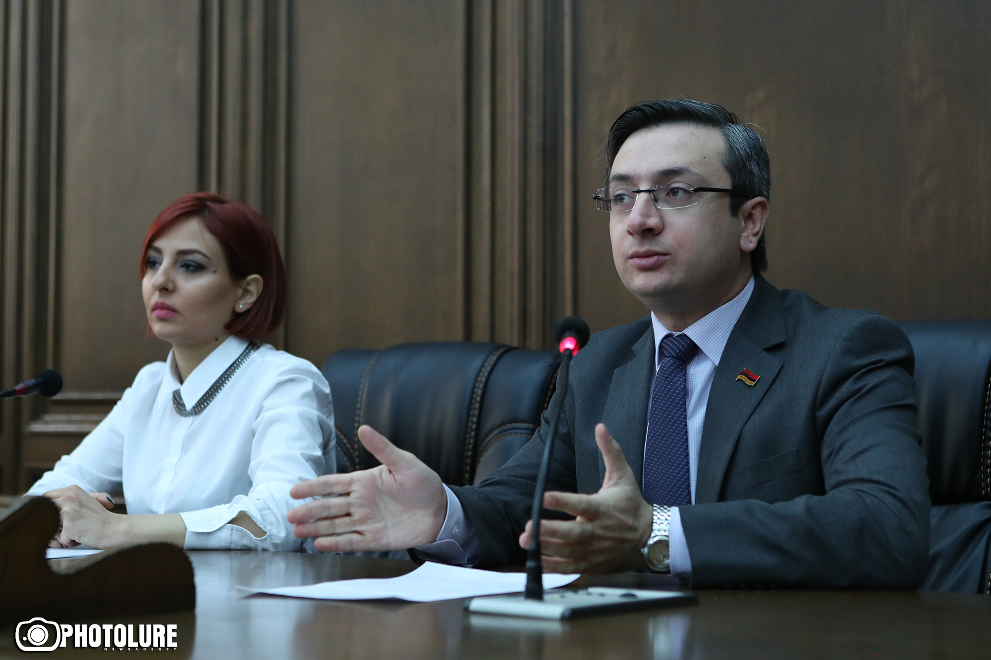 Ալեն Սիմոնյանն ո՞վ է. միջադեպ խորհրդարանում