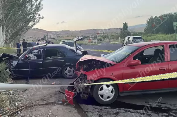 Խոշոր ավտովթար Արարատի մարզում․ Լանջազատ գյուղում բախվել են «Opel»-ը և «Mercedes»-ը․ 9 վիրավորներից 2-ը անչափահասներ են