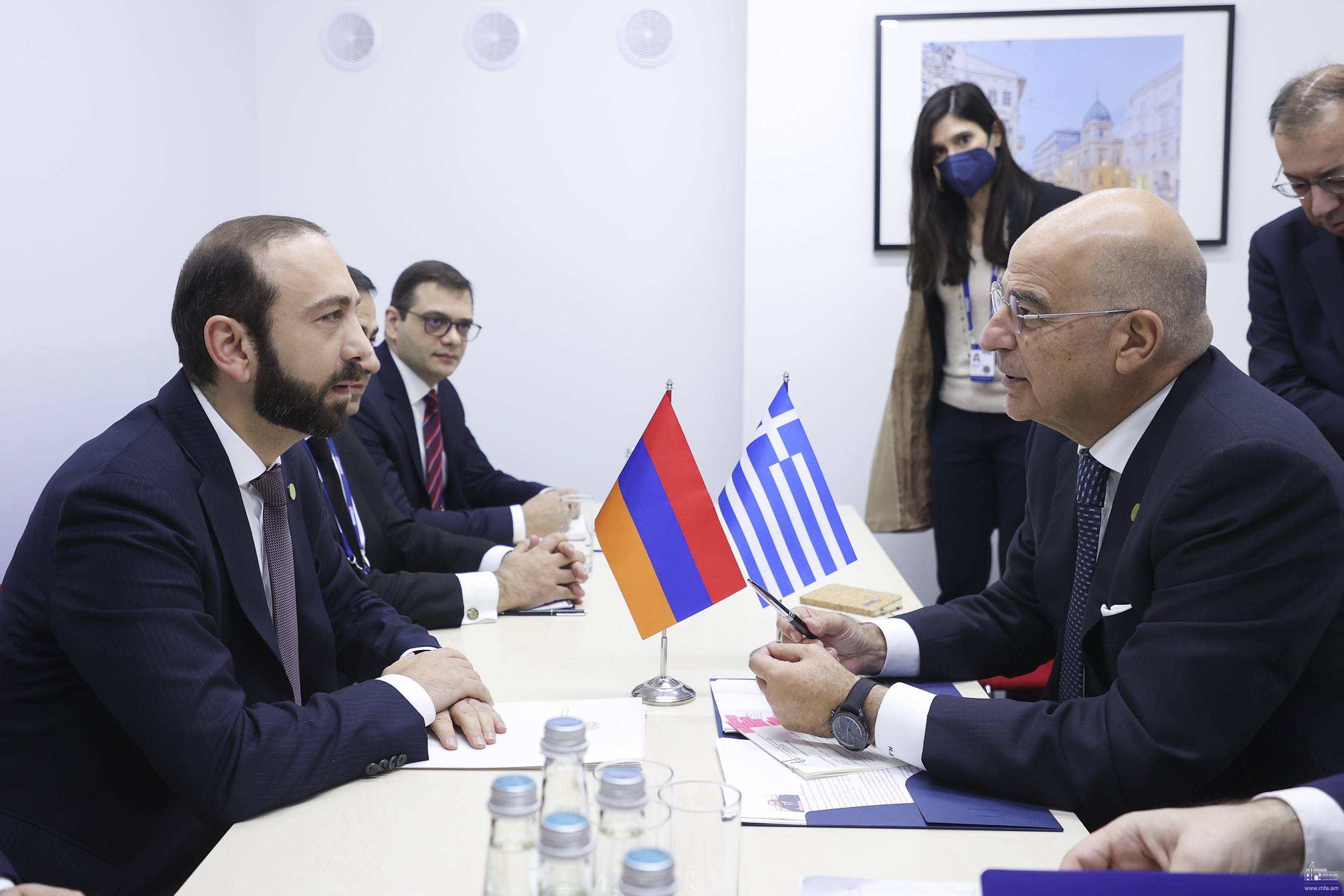 Арарат Мирзоян провел встречу с министром иностранных дел Греции Никосом Дендиасом