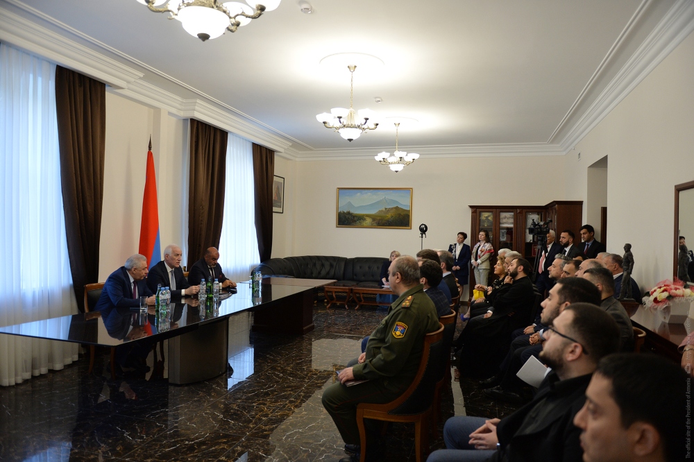 Վահագն Խաչատուրյանը հանդիպել է Ռուսաստանի հայ համայնքի ներկայացուցիչների հետ
