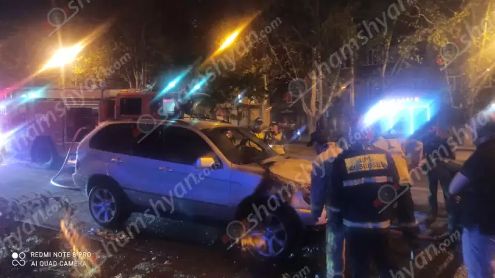 Արտակարգ դեպք Երևանում. BMW X5-ում հրդեհ է բռնկվել. այրվել են շարժիչի հատվածն ամբողջությամբ, և սրահը՝ մասամբ