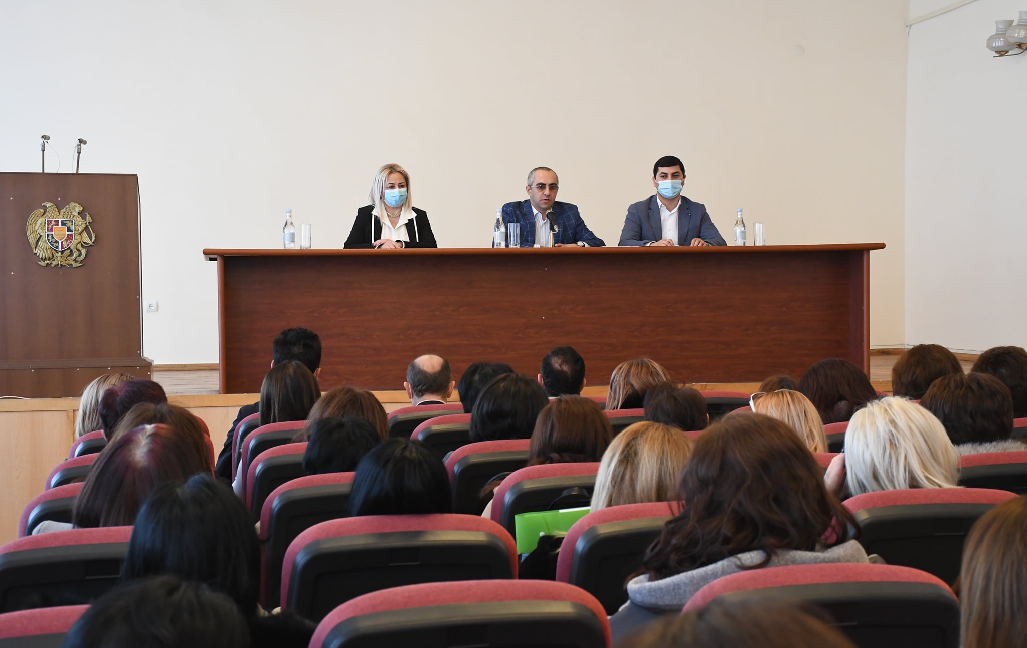 Արմավիրի մարզպետը մարզի հանրակրթական դպրոցների տնօրենների հետ քննարկել է կրթության ոլորտում առկա հարցերը