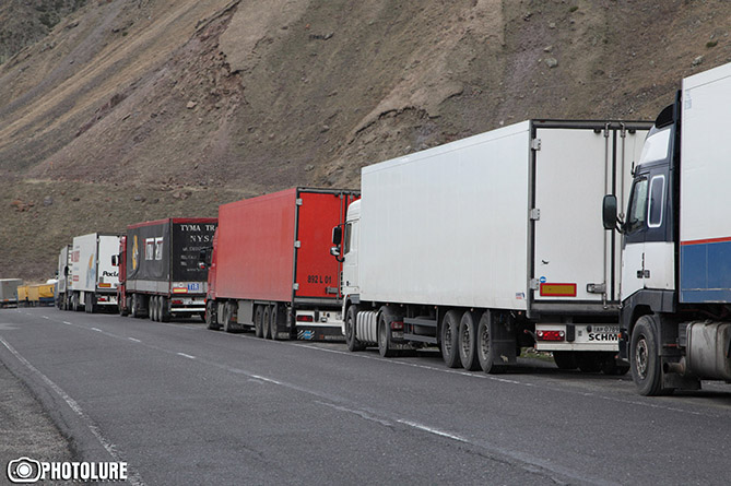 Փոքր բեռնատարների համար հանվել է Հայաստանից Վրաստան մուտքի արգելքը. ՊԵԿ