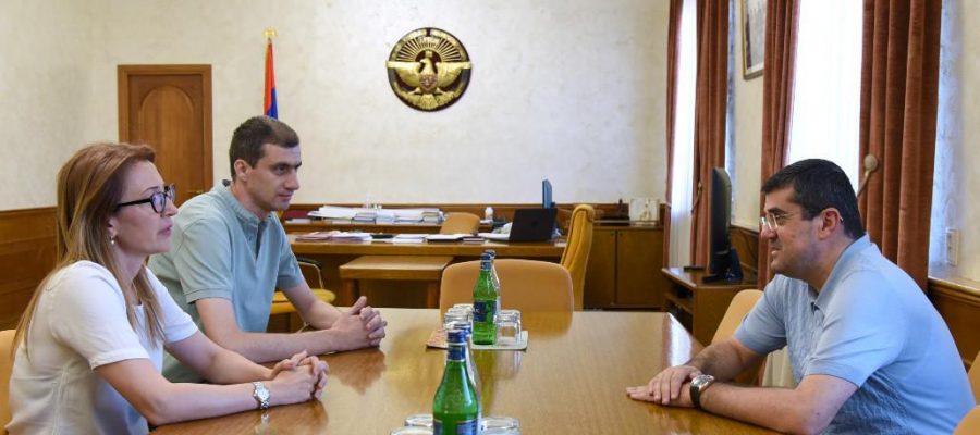 Արայիկ Հարությունյանն ընդունել է «Ապրելու երկիր» կուսակցության հիմնադիր-ղեկավարներ Մանե Թանդիլյանին և Մեսրոպ Առաքելյանին 