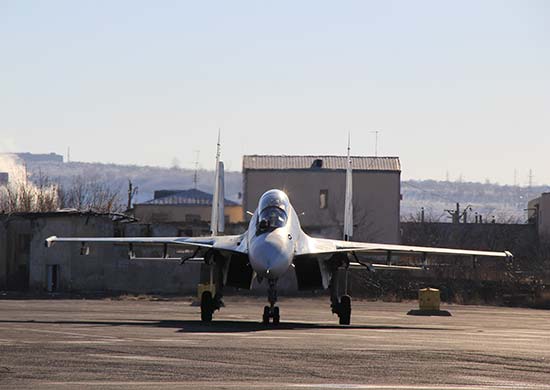 В Армении российские лётчики истребителей МиГ и Су посадили "самолет-нарушитель границы"