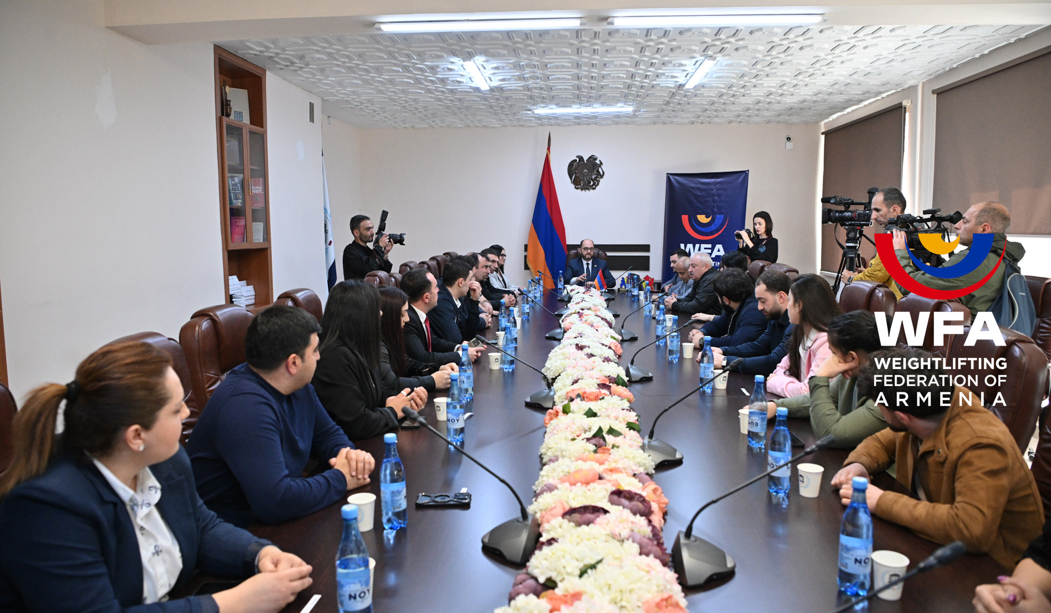 Հայաստանի ծանրամարտի ֆեդերացիայի նախագահը պարգևատրել է Եվրոպայի առաջնության չեմպիոններին, մեդալակիրներին, մարզչական շտաբին ու բուժանձնակազմին