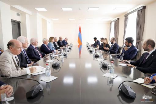 Արարատ Միրզոյանն ու ԱՄՆ սենատորն անդրադարձել են տարածաշրջանային կապուղիների ապաշրջափակման հարցին