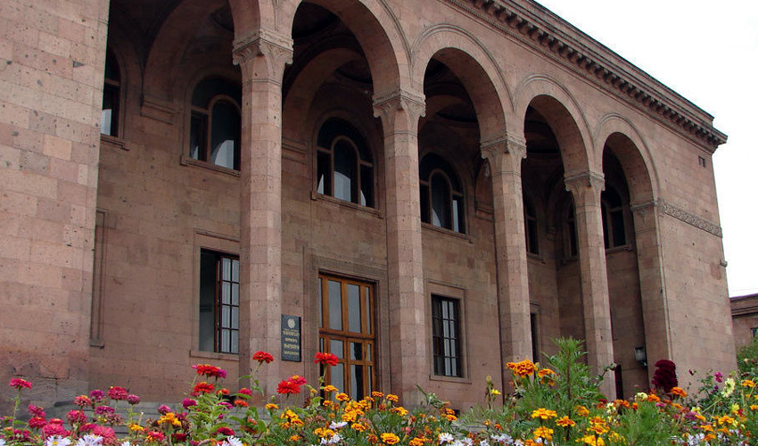 Академия наук Армении призывает международное сообщество пресечь планируемый Азербайджаном геноцид в Арцахе