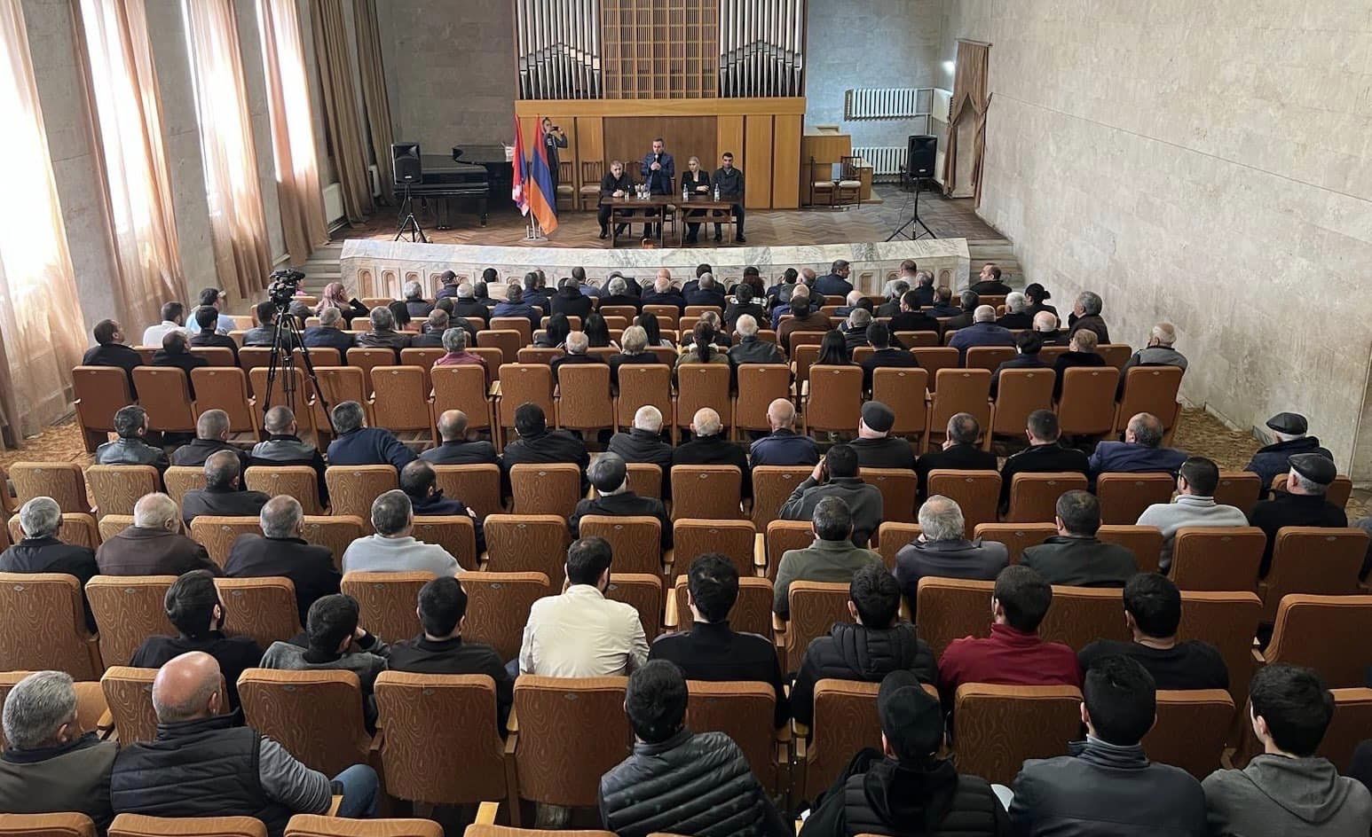 Սաղաթելյանը Չարենցավանում քննարկել է երկրում ստեղծված իրավիճակը, դրանից դուրս գալու ուղիները