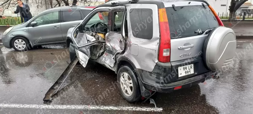 Ավտովթար՝ Երևանում. Թբիլիսյան խճուղում բախվել են «Nissan» «Mercedes» և «Honda» մակնիշի ավտոմեքենաները. կա վիրավոր