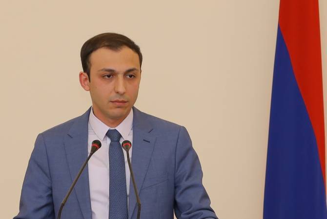 «էկոակտիվիստները» կանգնեցրել են արցախցի երեխաներին տեղափոխող մեքենան, նրանցից ոմանք ներխուժել են մեքենա, նկարահանել երեխաներին, որոնցից մեկն ուշաթափվել է. ԱՀ ՄԻՊ