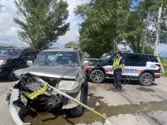 Գեղարքունիքում բախվել են «Mitsubishi»-ն ու «Nissan»-ը. վերջինը հայտնվել է երթևեկելի գոտուց դուրս. կան տուժածներ