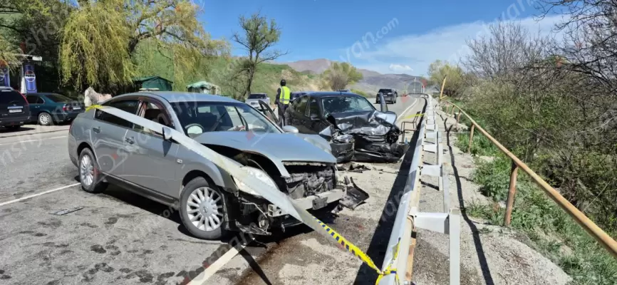 Վանաձոր-Սպիտակ ավտոճանապարհին բախվել են «Mercedes»-ը, «Nissan Teana»-ն և «Լադա»-ն․ կան վիրավորներ