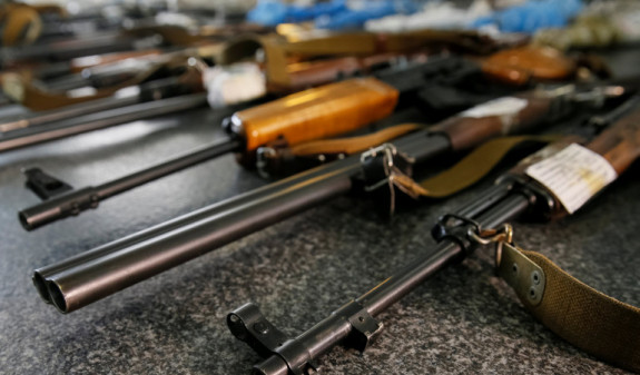 Քրեական հետախույզները աշտարակցու տանը Արցախից բերված զենք-զինամթերք են հայտնաբերել