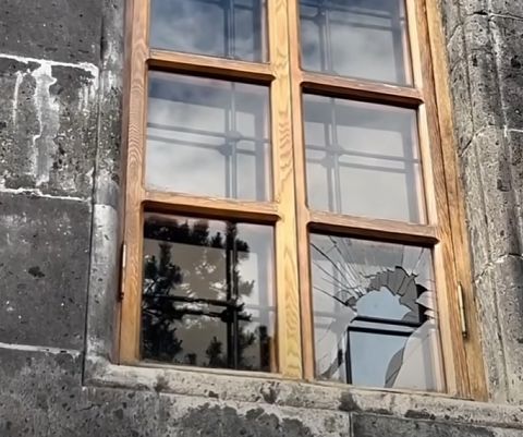 Կոտրել են Գյումրու Սուրբ Գրիգոր Լուսավորիչ եկեղեցու պատուհանների ապակիները